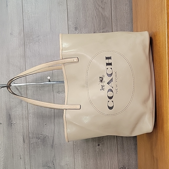 Coach Handbags - Coach F81315 Tan Leather Metro Horse & Carriage Tote Shoulder Bag